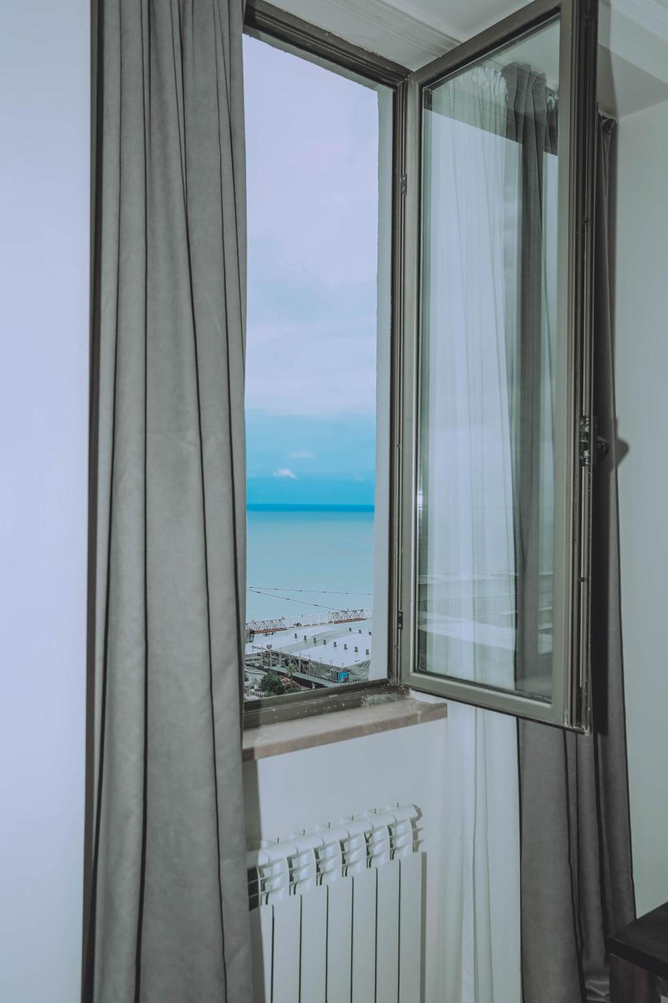 Royal Medis Hotel 巴统 外观 照片