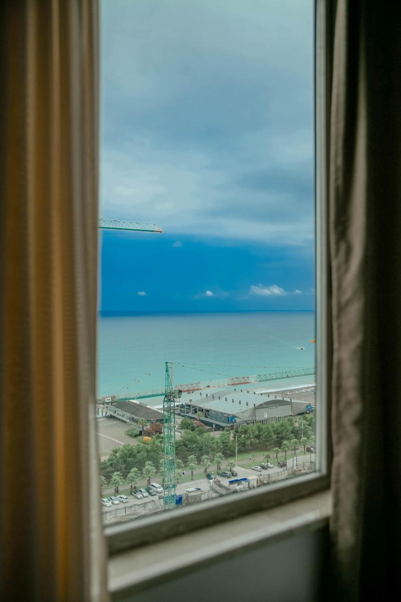 Royal Medis Hotel 巴统 外观 照片